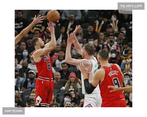 公牛主场激战老鹰 双方力拼赛季首胜争锋时刻